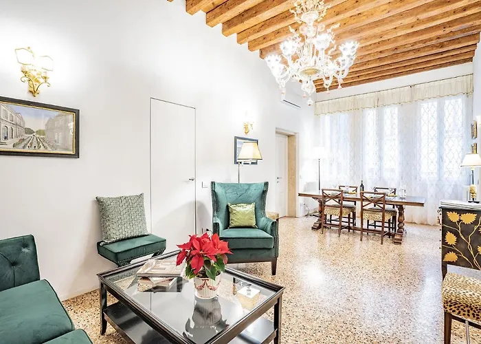 Ca\' San Beneto Completely Refurbished In A Fabulously Central Area