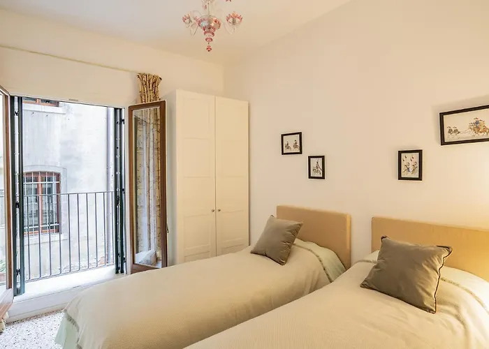 Ca\' San Beneto Completely Refurbished In A Fabulously Central Area